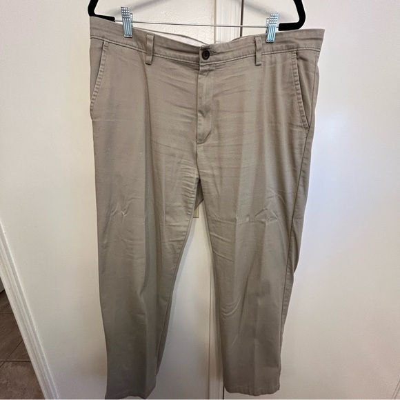 Dockers Classic Fit Khaki Pants W38 L34 Cotton Blend Stretch - Picture 1 of 12